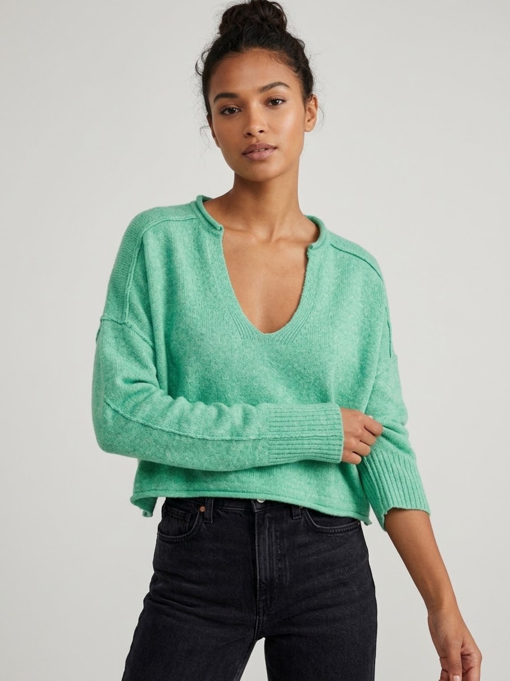 BDG Urban Outfitters Cardiff Notch Neck Cropped Sweater Green Size M EUC